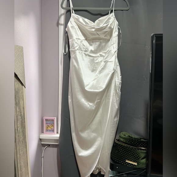Windsor Dresses & Skirts - White Satin Dress